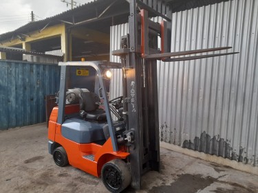 Toyota  3 Ton Forklift  With Side Shift  Exelent  