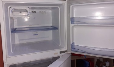 WHITE FRIGIDAIRE  13CUBIC Refrigerator 
