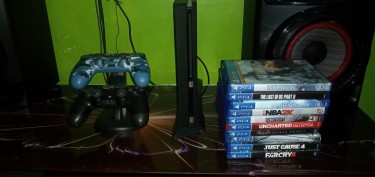 PS4 Slim 1TB,2 Control,7 Top Games,control Charger