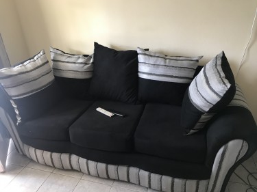 5 SEATER COUCH 