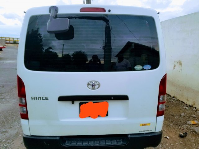 2011 Toyota Hiace Bus