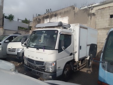 2011 Mitsubishi Fuso Box Truck