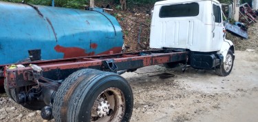 1995 International Truck With 2500 Gall Water Tank