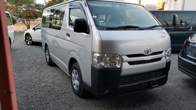 Toyota Hiace 9 Seater 4x4