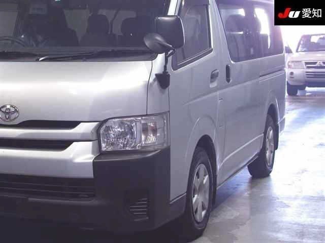 Toyota Hiace 9 Seater 4x4