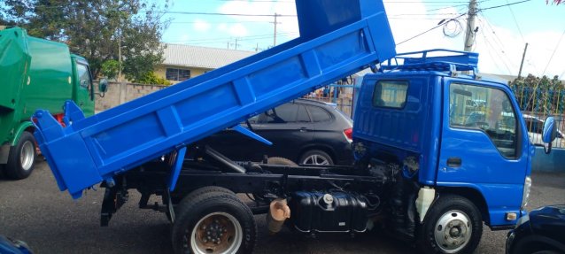 2011 Isuzu Elf Tipper