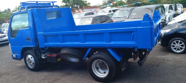 2011 Isuzu Elf Tipper