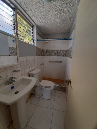 Spacious 1 Bdrm Apt In New Kgn/gated/pool/own Ldry