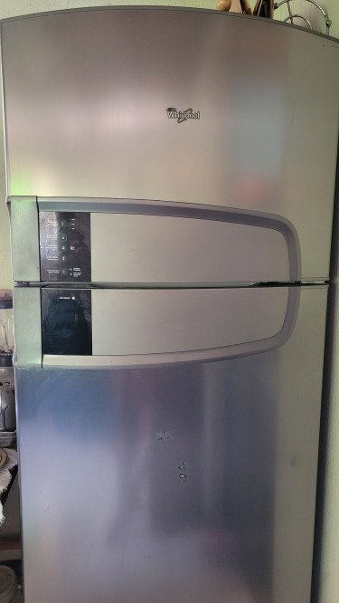14 Cubic Ft Whirlpool Refrigerator (Dark Silver)