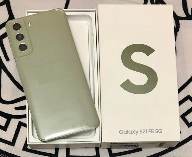 BRAND NEW IN Box Samsung Galaxy S21FE