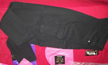 Black Jeans With Pocket On The Side. Size 34,36,38