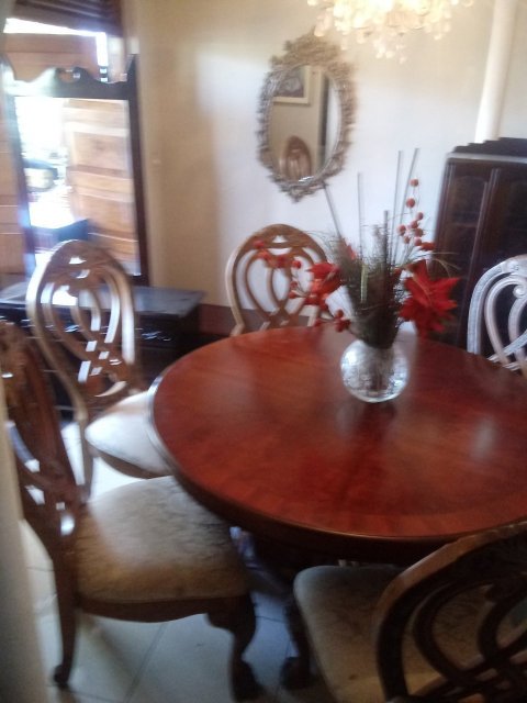 Solid Oak Wood 6 Seater Round Dining Table