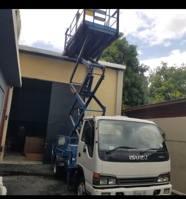 Isuzu Lift Truck