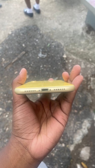 Yellow Iphone XR, 64gb