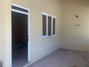 UNFURNISHED  2 Bed 2 Bath House For Rent 