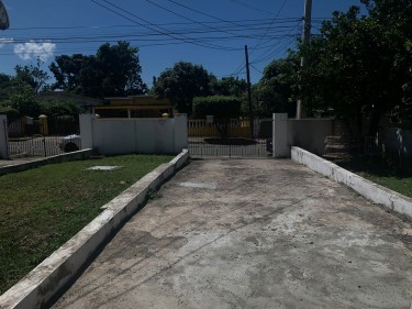 UNFURNISHED  2 Bed 2 Bath House For Rent 