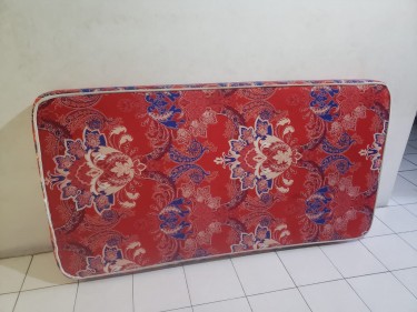 ALMOST NEW SINGLE BED(GOOD CONDITION)