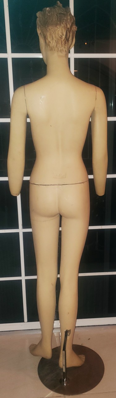 Female Standing Mannequins With Head And Arms 