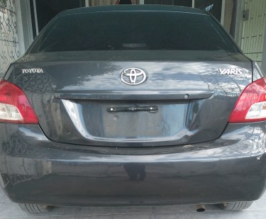 2011 Toyota Yaris PRICE NEGOTIABLE 