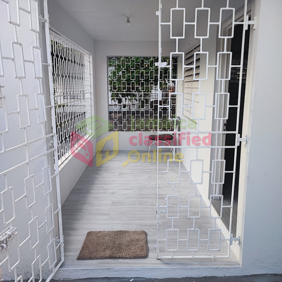 Spacious 1 Bedroom Mona Flat