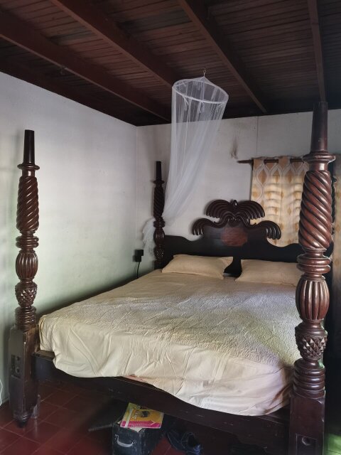 OLD COLONIAL SLAVEMASTER MAHOGANY  BED