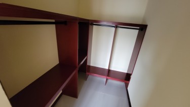 Unfurnish 2 Bedroom Apartment 