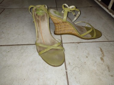 Used Female Shoes, Clothes & Bags