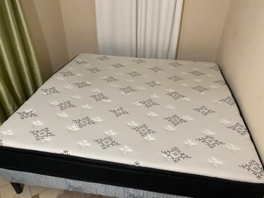 King Size Mattress & Base (Excellent Condition)
