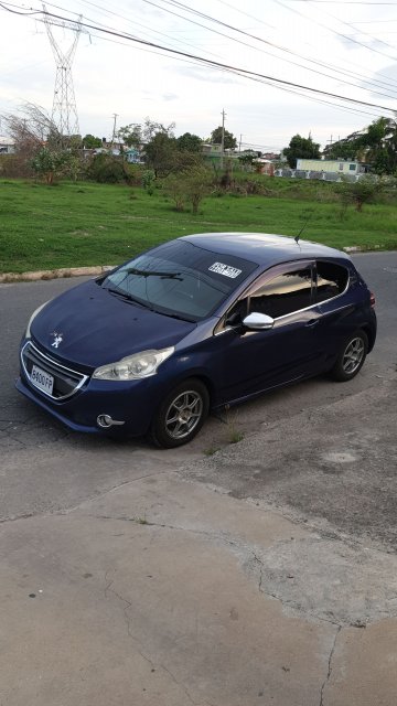 2012 Peugeot 208 - Needs An Engine..Selling As Is