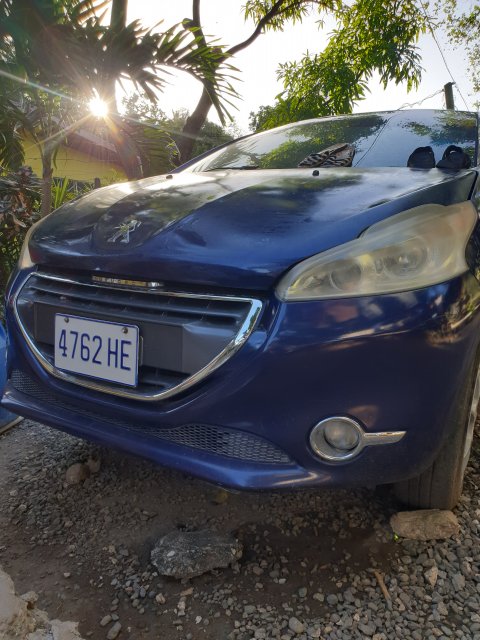 2012 Peugeot 208 - Needs An Engine..Selling As Is