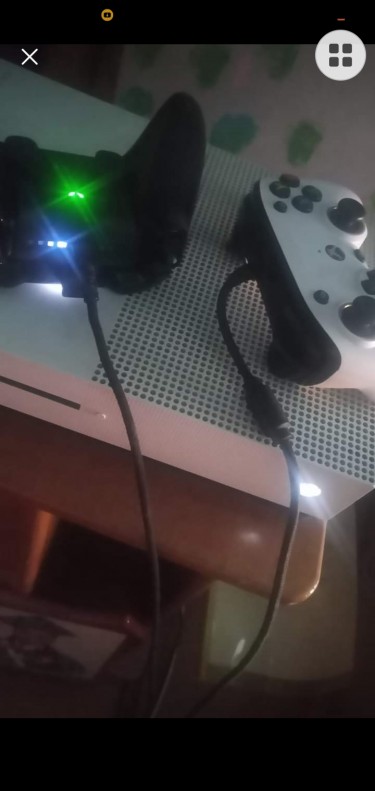 Xbox 1s 1TB  2 Custom Controls 