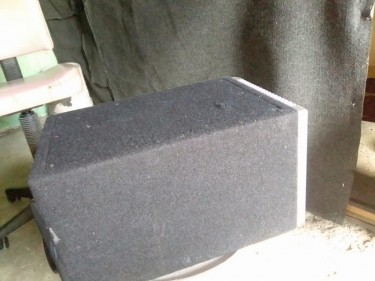 BASS BOX WID BIULTIN AMP