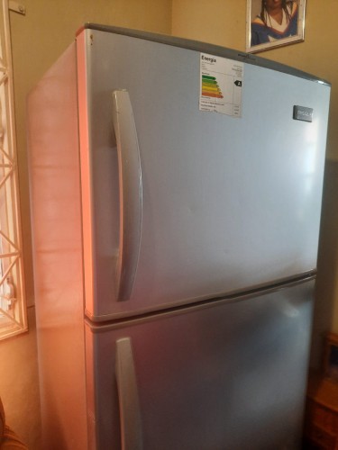 Frigidaire Refrigerator/ 15 Cu. / Need Parts