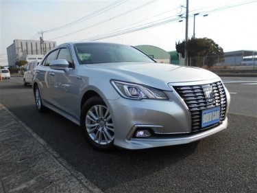 Toyota Crown 2017 - Available