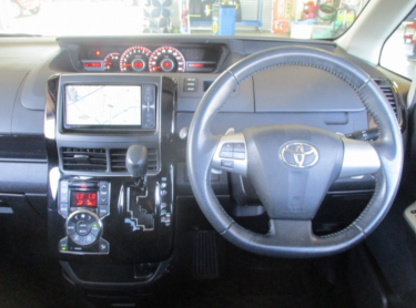 Toyota Voxy 2013 