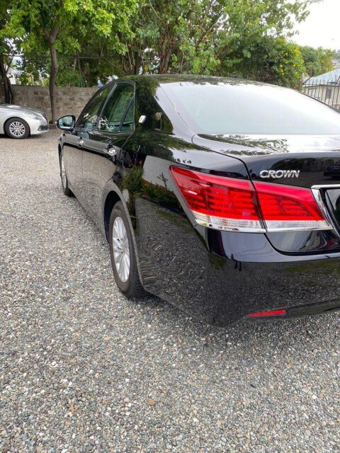 2016 Toyota Crown ? Newly Imported