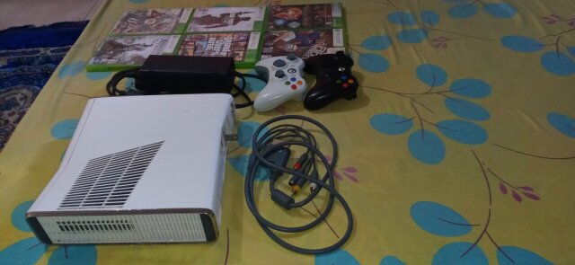 Xbox 360 Game. With Controls And Cds