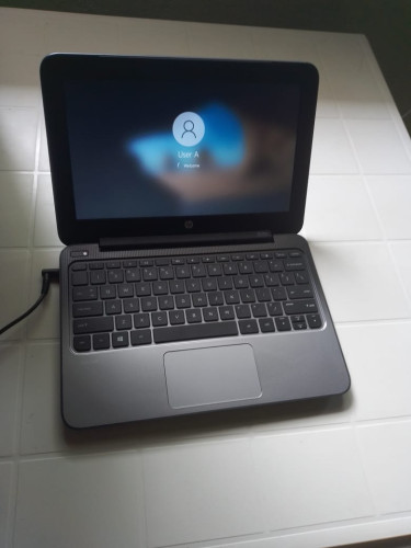 Like New HP Stream Laptop (windows 10)