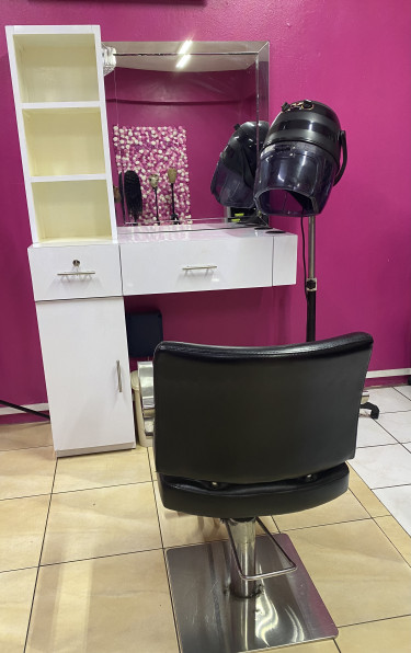 Booth For Rent (Braider/Loctician)