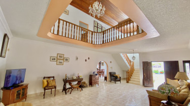 6 BEDROOM 5 BATH HOUSE FOR SALE IN TOWER ISLE