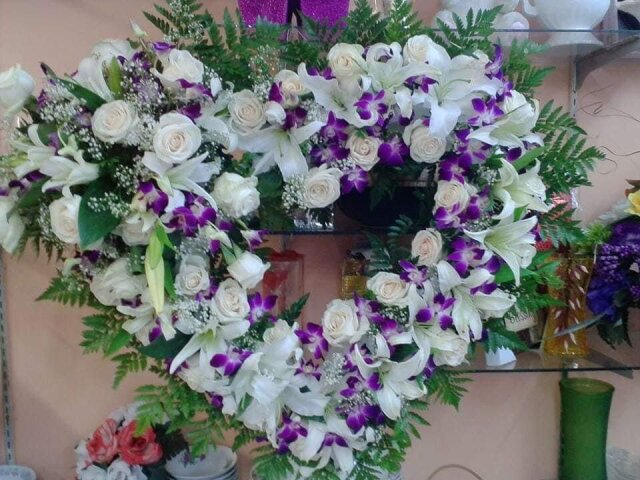Beauty Best Wreaths Service An Funeral Buttons