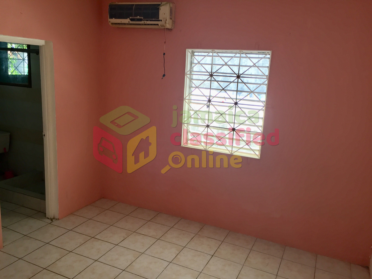 For Rent: 1 Bedroom, Living Room, Kitchen, Own Bathroom - Half Way Tree ...