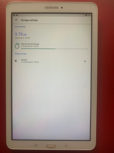 Mint Condition White 9.6” Samsung Galaxy Tab E Wit