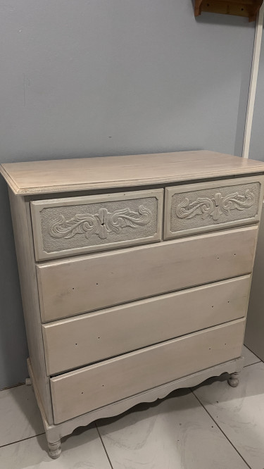 6 Drawer White Chest For Sale