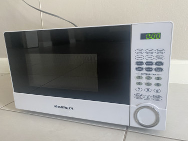 Mastertech Microwave / 0.7 Cu. Ft / White