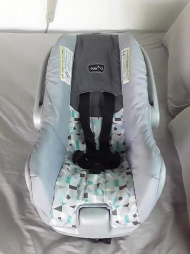 Evenflo Baby Carseat With Base