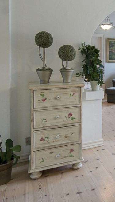CUSTOM COMPACT CHEST OF DRAWERS 