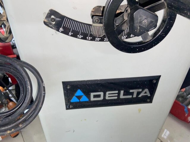 Commercial Delta 10inch Table Saw