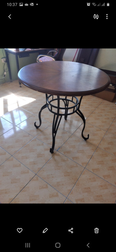 Round Breakfast/Dining Table