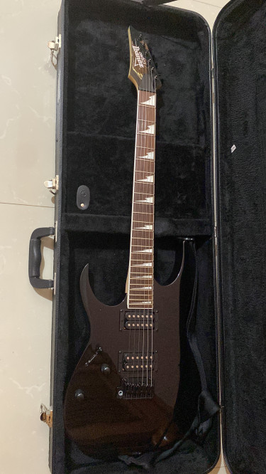 Ibanez Electric Guitar With Case & Amp